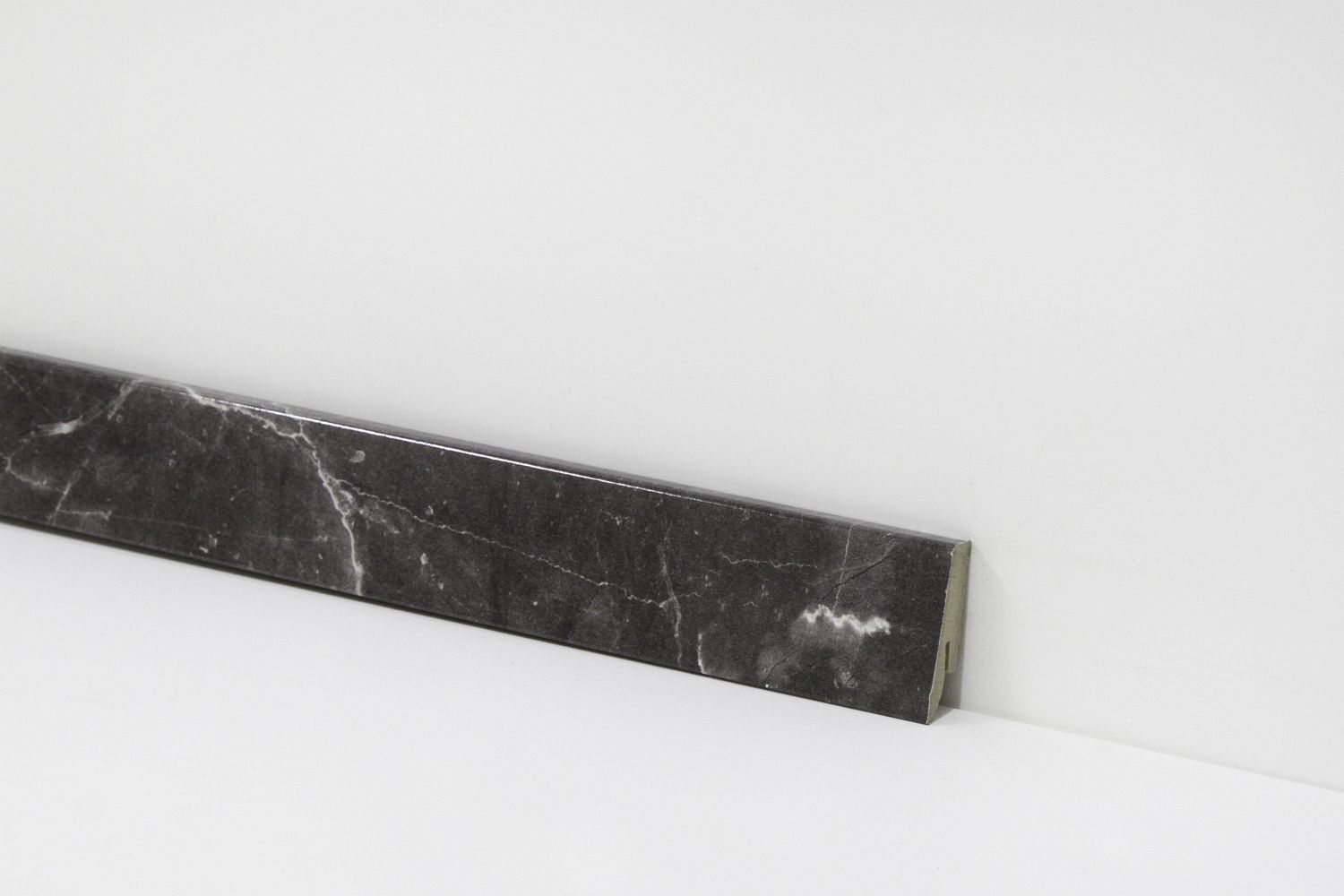 Equipped Glanzsockelleiste 58mm 2909 Equipped Glanzsockelleiste 58mm 2909