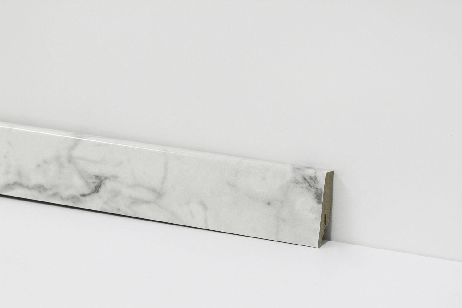 Equipped Glanzsockelleiste 58mm 2921 Equipped Glanzsockelleiste 58mm 2921