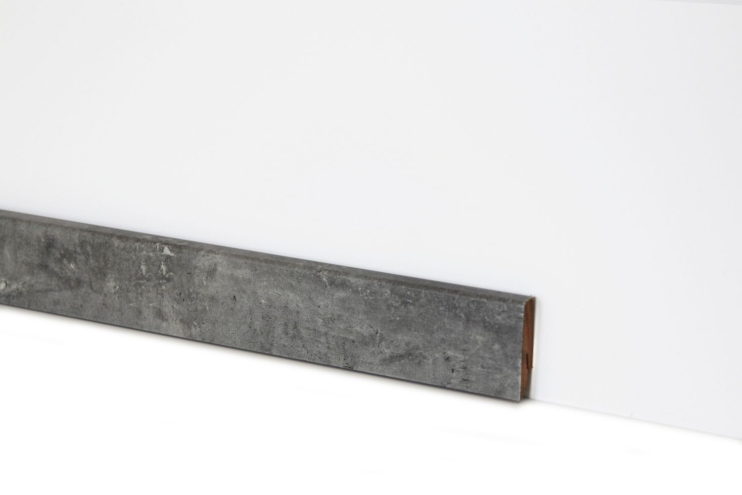 Equipped Sockelleiste 58mm 2124 Equipped Sockelleiste 58mm 2124