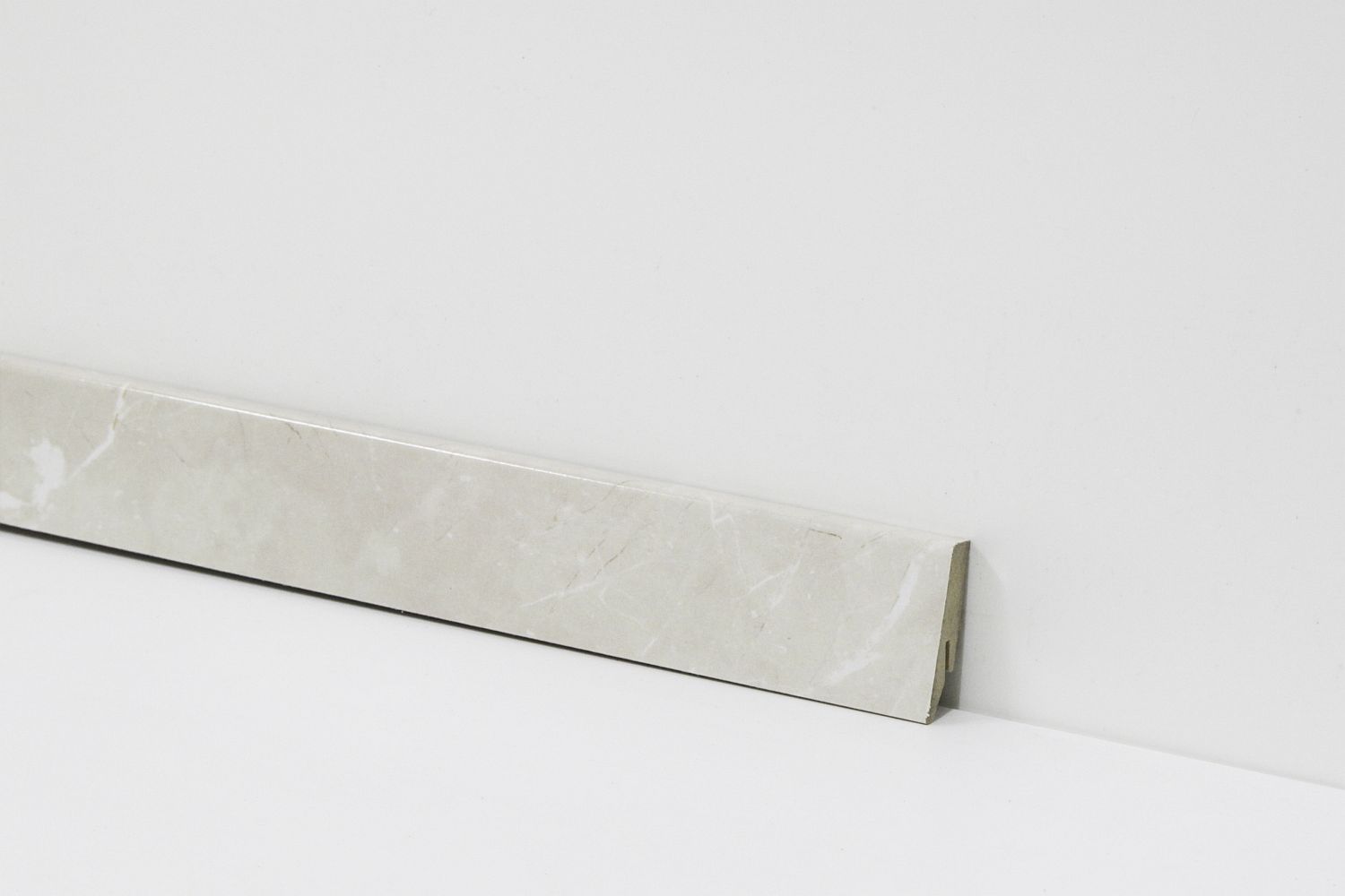 Equipped Glanzsockelleiste 58mm 2911 Equipped Glanzsockelleiste 58mm 2911