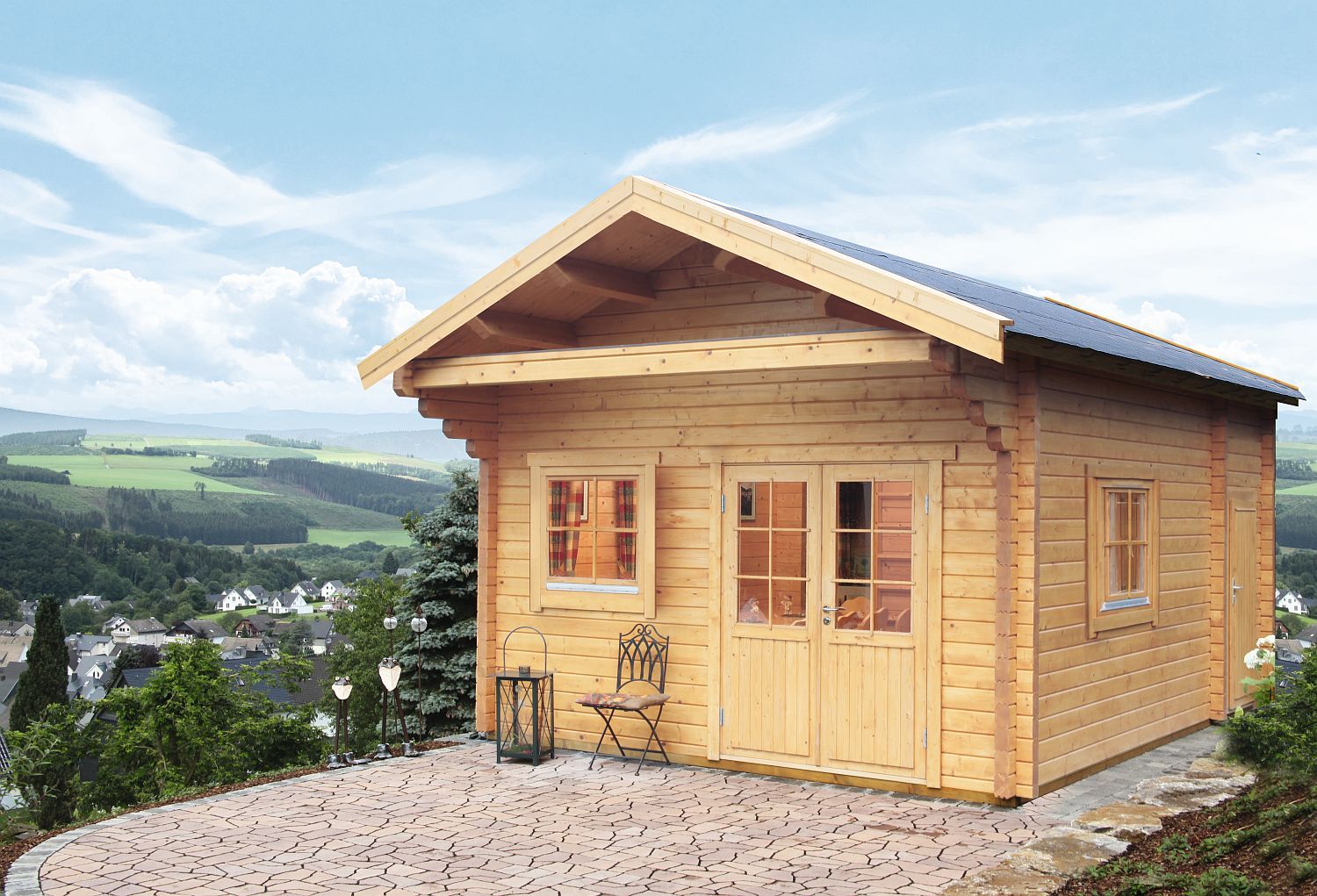 Gartenhaus aus Holz auf einem Berg