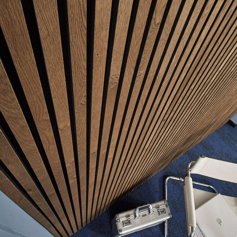 JOKA Paro Akustik Wandpaneele PAS360 240 cm Eiche Rustikal, schwarzes Vlies - geölt Echtholzpaneel JOKA Paro Akustik Wandpaneele PAS360 240 cm Eiche Rustikal, schwarzes Vlies - geölt Echtholzpaneel